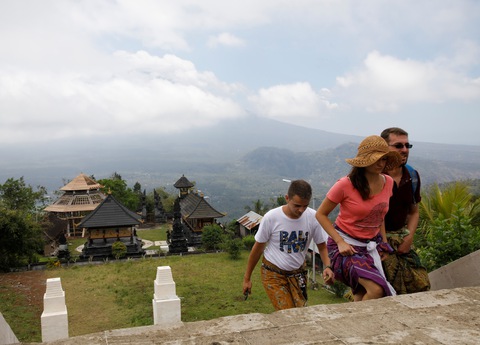 Bali hồi hộp chờ núi lửa phun trào - Ảnh 12. Bali hồi hộp chờ núi lửa phun trào - Ảnh 12.