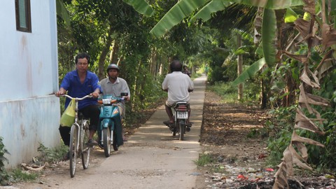 Nhiều xã miền Tây nợ đầm đìa, rớt chuẩn nông thôn mới - Ảnh 1. Nhiều xã miền Tây nợ đầm đìa, rớt chuẩn nông thôn mới - Ảnh 1.