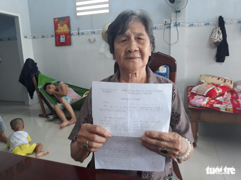 Bà cụ 22 năm đi đòi bồi thường vì bị lấy đất làm đường - Ảnh 1. Bà cụ 22 năm đi đòi bồi thường vì bị lấy đất làm đường - Ảnh 1.