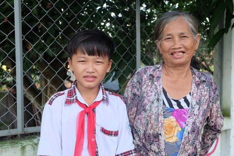 Thằng Thiết, con Hương và... chuyện bà ngoại! - Ảnh 1. Thằng Thiết, con Hương và... chuyện bà ngoại! - Ảnh 1.