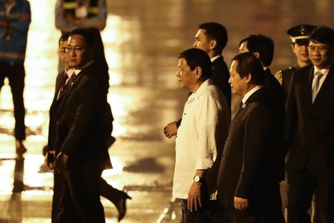 Tổng thống Duterte đã tới Đà Nẵng trong trang phục giản dị - Ảnh 3. Tổng thống Duterte đã tới Đà Nẵng trong trang phục giản dị - Ảnh 3.