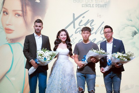 Janny Thủy Trần tung MV đầu tay, tiến vào con đường âm nhạc - Ảnh 2. Janny Thủy Trần tung MV đầu tay, tiến vào con đường âm nhạc - Ảnh 2.