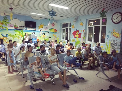 Chiếu phim hằng tuần cho bệnh nhi ung thư - Ảnh 1. Chiếu phim hằng tuần cho bệnh nhi ung thư - Ảnh 1.