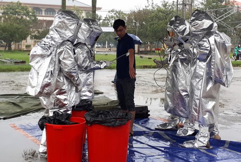 100 người tham gia diễn tập xử lý sự cố phóng xạ - Ảnh 6. 100 người tham gia diễn tập xử lý sự cố phóng xạ - Ảnh 6.