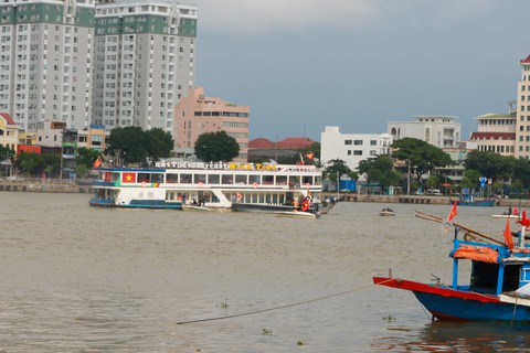 Diễn tập chống khủng bố trên sông Hàn - Ảnh 3. Diễn tập chống khủng bố trên sông Hàn - Ảnh 3.