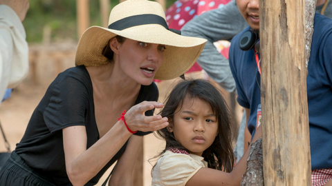 Angelina Jolie chiếu phim mới và trở lại trong Maleficent - Ảnh 1. Angelina Jolie chiếu phim mới và trở lại trong Maleficent - Ảnh 1.