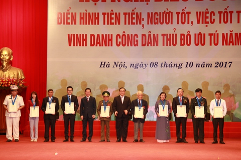 Thủ đô Hà Nội vinh danh 10 công dân ưu tú - Ảnh 2. Thủ đô Hà Nội vinh danh 10 công dân ưu tú - Ảnh 2.
