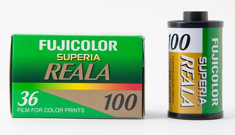 Tivi Sony Trinitron 1990, phim Fujicolor đi vào bảo tàng - Ảnh 3. Tivi Sony Trinitron 1990, phim Fujicolor đi vào bảo tàng - Ảnh 3.