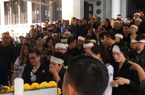 Nghẹn ngào đưa tiễn PGS-TS Văn Như Cương về cõi vĩnh hằng - Ảnh 9. Nghẹn ngào đưa tiễn PGS-TS Văn Như Cương về cõi vĩnh hằng - Ảnh 9.