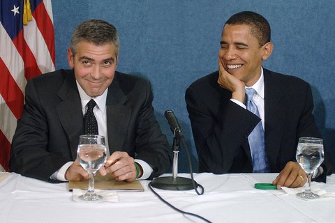 George Clooney khoe chuyện nhắn tin bậy với cựu tổng thống Obama - Ảnh 1. George Clooney khoe chuyện nhắn tin bậy với cựu tổng thống Obama - Ảnh 1.