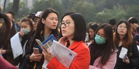 Du học sinh Trung Quốc mất ưu thế trong tuyển dụng công chức