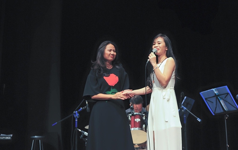 Giang Trang: thám hiểm ca từ nửa tối để gạn những bóng nắng... - Ảnh 16. Giang Trang: thám hiểm ca từ nửa tối để gạn những bóng nắng... - Ảnh 16.