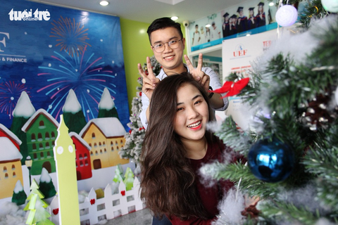 Các trường đại học rực rỡ sắc màu Giáng sinh - Ảnh 2. Các trường đại học rực rỡ sắc màu Giáng sinh - Ảnh 2.
