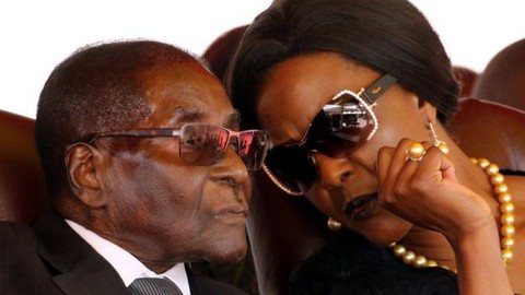 Tướng quân đội Zimbabwe bị cáo buộc tội phản quốc - Ảnh 1. Tướng quân đội Zimbabwe bị cáo buộc tội phản quốc - Ảnh 1.