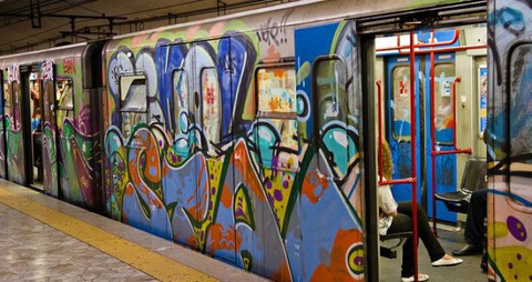 Singapore, Anh bỏ tù, Mỹ phạt nặng người vẽ bậy graffiti - Ảnh 3. Singapore, Anh bỏ tù, Mỹ phạt nặng người vẽ bậy graffiti - Ảnh 3.