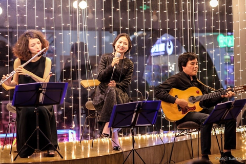 Giang Trang: thám hiểm ca từ nửa tối để gạn những bóng nắng... - Ảnh 9. Giang Trang: thám hiểm ca từ nửa tối để gạn những bóng nắng... - Ảnh 9.