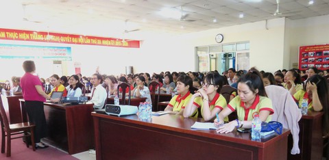 Hơn 400 giáo viên, bảo mẫu dự tọa đàm ngăn chặn bạo hành - Ảnh 2. Hơn 400 giáo viên, bảo mẫu dự tọa đàm ngăn chặn bạo hành - Ảnh 2.