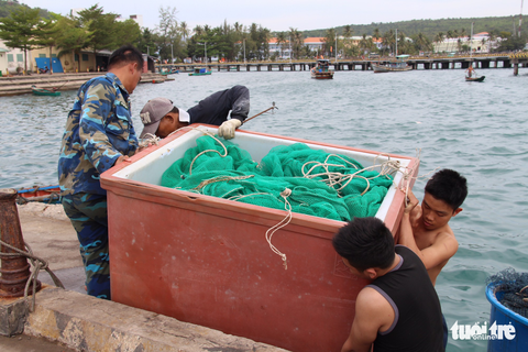 Tàu cá tránh bão Tembin ken đặc Phú Quốc - Ảnh 8. Tàu cá tránh bão Tembin ken đặc Phú Quốc - Ảnh 8.