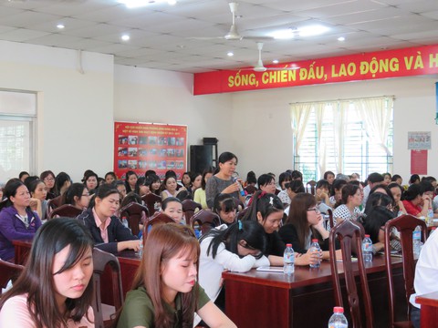 Hơn 400 giáo viên, bảo mẫu dự tọa đàm ngăn chặn bạo hành - Ảnh 4. Hơn 400 giáo viên, bảo mẫu dự tọa đàm ngăn chặn bạo hành - Ảnh 4.