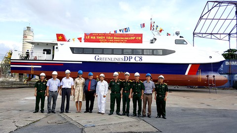 Hạ thủy tàu buýt cao tốc triệu đô do kỹ sư Việt Nam thiết kế - Ảnh 2. Hạ thủy tàu buýt cao tốc triệu đô do kỹ sư Việt Nam thiết kế - Ảnh 2.