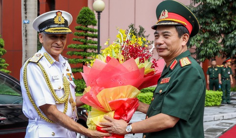 Chủ tịch Ủy ban Tham mưu trưởng Ấn Độ thăm Việt Nam - Ảnh 2. Chủ tịch Ủy ban Tham mưu trưởng Ấn Độ thăm Việt Nam - Ảnh 2.