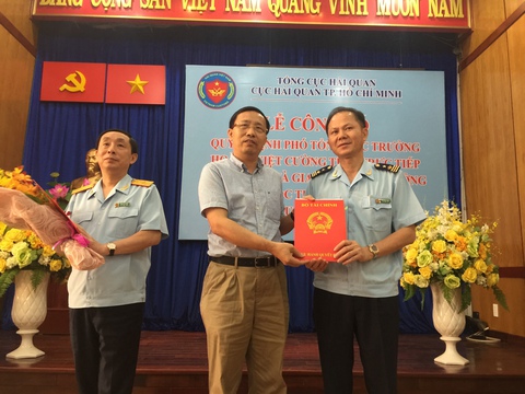 Ông Đinh Ngọc Thắng ngồi ghế nóng Cục Hải quan TP.HCM - Ảnh 1. Ông Đinh Ngọc Thắng ngồi ghế nóng Cục Hải quan TP.HCM - Ảnh 1.