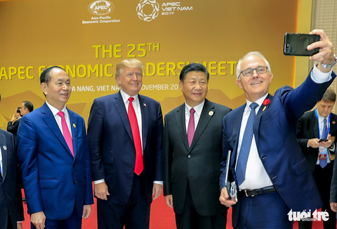 Thế giới trong tuần qua ảnh: Tuần lễ cấp cao APEC, Cách mạng tháng 10 Nga - Ảnh 2. Thế giới trong tuần qua ảnh: Tuần lễ cấp cao APEC, Cách mạng tháng 10 Nga - Ảnh 2.