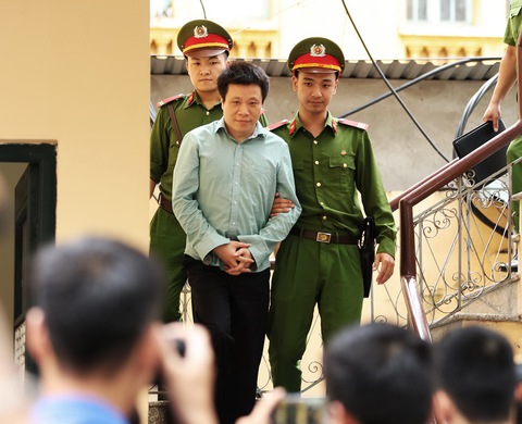 Tuyên tử hình Nguyễn Xuân Sơn, tù chung thân Hà Văn Thắm - Ảnh 4. Tuyên tử hình Nguyễn Xuân Sơn, tù chung thân Hà Văn Thắm - Ảnh 4.