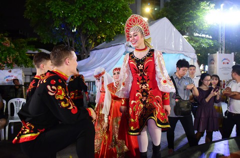 Đêm Văn hóa Thế giới 2017 trên phố đi bộ Nguyễn Huệ - Ảnh 3. Đêm Văn hóa Thế giới 2017 trên phố đi bộ Nguyễn Huệ - Ảnh 3.