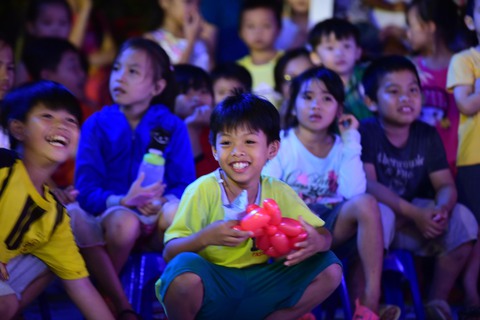 Con em công nhân đón Trung Thu ấm áp - Ảnh 12. Con em công nhân đón Trung Thu ấm áp - Ảnh 12.