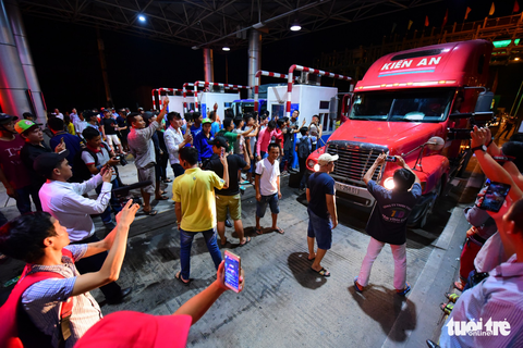 Ngày thi gan ở BOT Cai Lậy, hơn 10 giờ 10 lần xả trạm - Ảnh 7. Ngày thi gan ở BOT Cai Lậy, hơn 10 giờ 10 lần xả trạm - Ảnh 7.