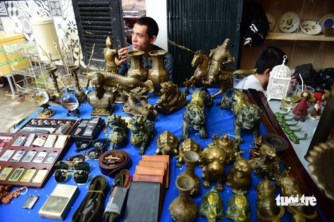 Chợ đồ cổ tấp nập giữa lòng Sài Gòn - Ảnh 12.