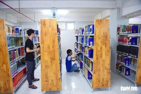 Thư viện có ipad, ghế massage... dành cho sinh viên - Ảnh 7. Thư viện có ipad, ghế massage... dành cho sinh viên - Ảnh 7.