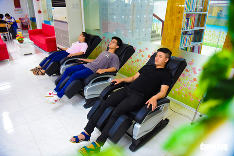 Thư viện có ipad, ghế massage... dành cho sinh viên - Ảnh 5. Thư viện có ipad, ghế massage... dành cho sinh viên - Ảnh 5.
