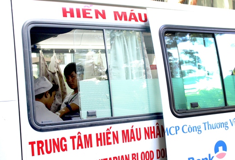1.200 đơn vị máu từ tấm lòng sinh viên ĐH Tôn Đức Thắng - Ảnh 3. 1.200 đơn vị máu từ tấm lòng sinh viên ĐH Tôn Đức Thắng - Ảnh 3.