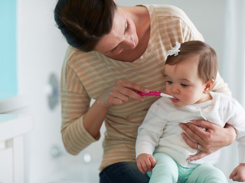 Chăm sóc răng miệng cho trẻ bằng cách nào? - Ảnh 1. Chăm sóc răng miệng cho trẻ bằng cách nào? - Ảnh 1.