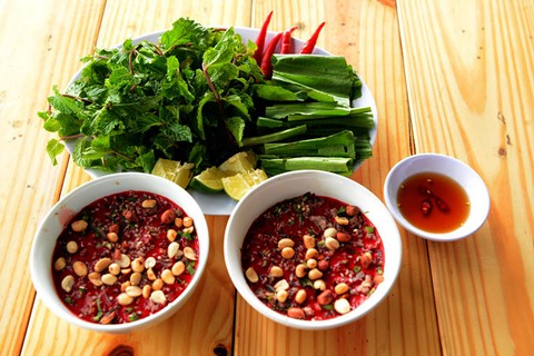 Từ những món nem chạo, tiết canh... đến bệnh giun xoắn - Ảnh 1. Từ những món nem chạo, tiết canh... đến bệnh giun xoắn - Ảnh 1.
