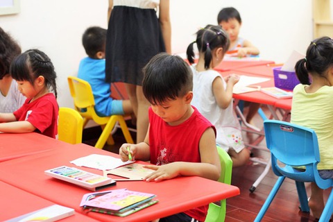 Bác sĩ chỉ dẫn cách phòng tật khúc xạ ở tuổi học đường - Ảnh 1. Bác sĩ chỉ dẫn cách phòng tật khúc xạ ở tuổi học đường - Ảnh 1.