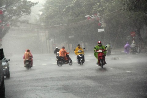 Hai yếu tố gây mưa lớn ở Trung Bộ trong tháng 11 - Ảnh 1. Hai yếu tố gây mưa lớn ở Trung Bộ trong tháng 11 - Ảnh 1.