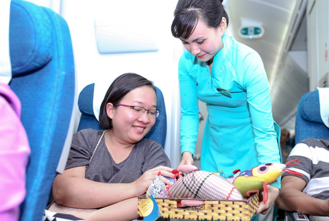 Vietnam Airlines đón trung thu với Chuyến bay yêu thương - Ảnh 1. Vietnam Airlines đón trung thu với Chuyến bay yêu thương - Ảnh 1.