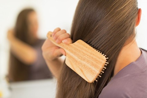 Đừng kẹt trong vòng lặp gội nhiều, bết nhiều khi chăm sóc tóc - Ảnh 1. Đừng kẹt trong vòng lặp gội nhiều, bết nhiều khi chăm sóc tóc - Ảnh 1.