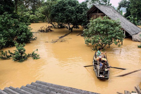 Bộ Tài chính cảnh báo việc lợi dụng bão lụt để nâng giá hàng thiết yếu - Ảnh 1. Bộ Tài chính cảnh báo việc lợi dụng bão lụt để nâng giá hàng thiết yếu - Ảnh 1.