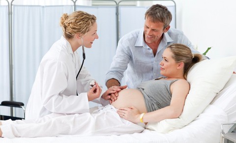 Sinh mổ ảnh hưởng đến sức khỏe mẹ và con hơn sinh thường - Ảnh 1. Sinh mổ ảnh hưởng đến sức khỏe mẹ và con hơn sinh thường - Ảnh 1.