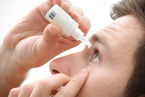 Dễ mắc bệnh glôcôm khi dùng thuốc nhỏ mắt không theo chỉ định - Ảnh 1. Dễ mắc bệnh glôcôm khi dùng thuốc nhỏ mắt không theo chỉ định - Ảnh 1.