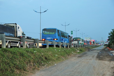 Cao tốc TP.HCM - Trung Lương kẹt cứng, vẫn không xả trạm thu phí - Ảnh 6. Cao tốc TP.HCM - Trung Lương kẹt cứng, vẫn không xả trạm thu phí - Ảnh 6.