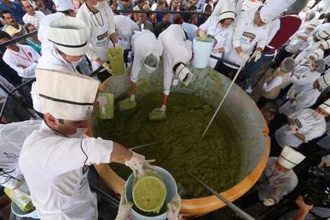 Món bơ nghiền thập cẩm của Mexico lập kỷ lục Guinness mới - Ảnh 1. Món bơ nghiền thập cẩm của Mexico lập kỷ lục Guinness mới - Ảnh 1.