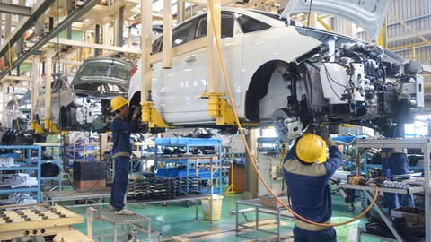 Đừng để Việt Nam tràn ngập xe hơi ngoại nhập! - Ảnh 1. Đừng để Việt Nam tràn ngập xe hơi ngoại nhập! - Ảnh 1.