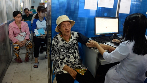 Sao đo huyết áp 2 tay, chỉ số khác nhau? - Ảnh 1. Sao đo huyết áp 2 tay, chỉ số khác nhau? - Ảnh 1.
