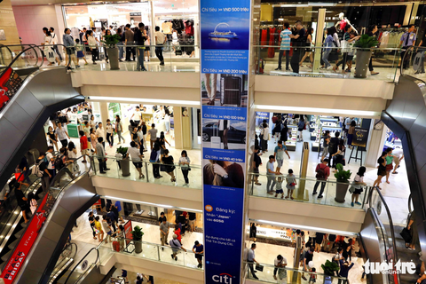 Sài Gòn kẹt cứng đến tối Black Friday - Ảnh 8. Sài Gòn kẹt cứng đến tối Black Friday - Ảnh 8.