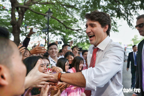 Nửa ngày của Thủ tướng Canada Trudeau tại TP.HCM - Ảnh 7. Nửa ngày của Thủ tướng Canada Trudeau tại TP.HCM - Ảnh 7.